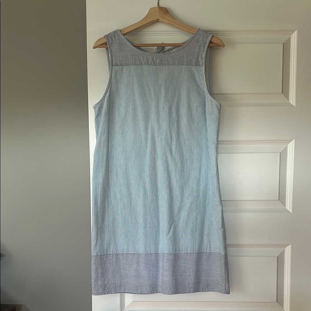 Vineyard Vines blue seersucker dress